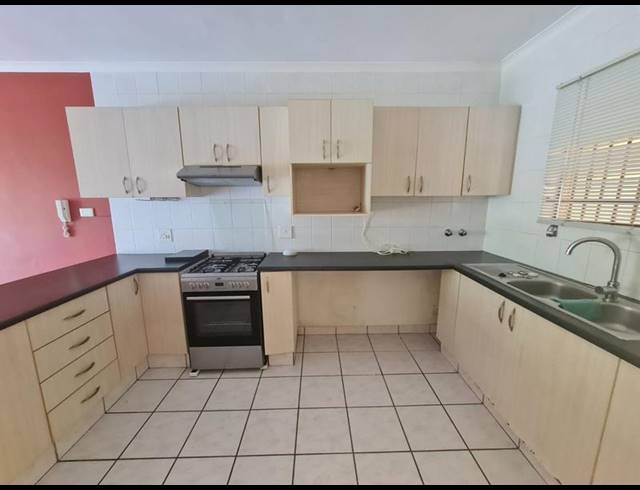 2 BEDROOM TOWNHOUSE FOR SALE IN THE WOLDS